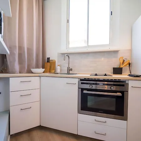 Appartement Cote Sable Ambiance Bord De Dans Le Centre Antibes