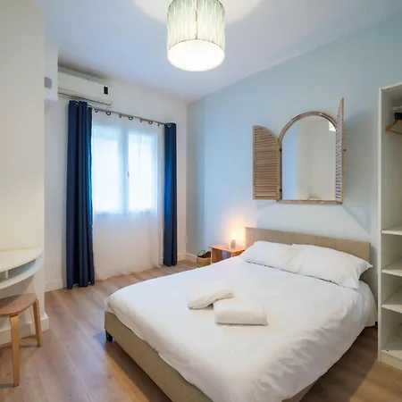 Cote Sable Ambiance Bord De Dans Le Centre Антиб