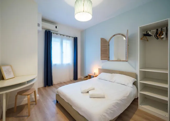 Cote Sable Ambiance Bord De Dans Le Centre Антиб